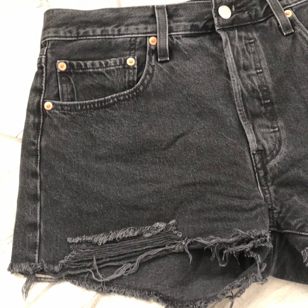 LEVI’S Black 501 Jean Shorts - Picture 3 of 7